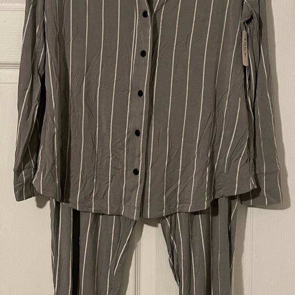 Soma NWT pajama set Ladies size Medium “Calm Stripe Castle Grey” - Picture 2 of 12